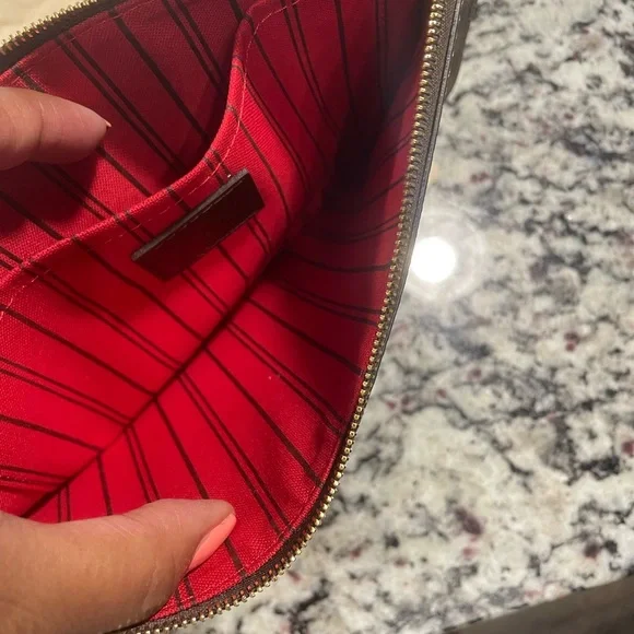 Louis Vuitton authentic wristlet - Picture 4 of 6